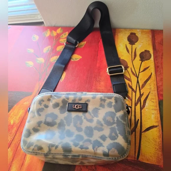 UGG Janey II Clear Leopard Print Crossbody Bag . - Picture 3 of 8